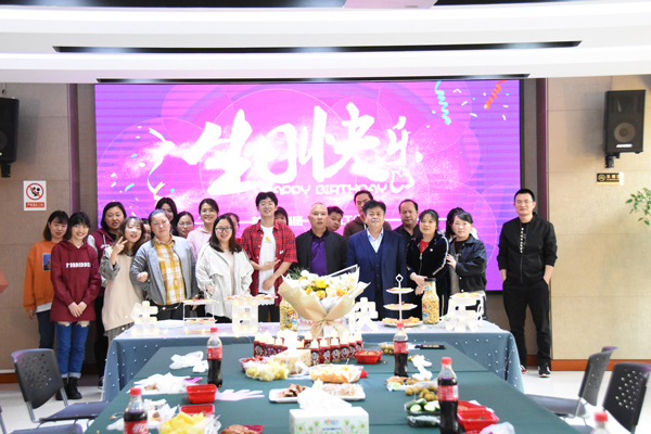 “感恩有你，携手同行”！LD.COM举办2022年一季度员工集体生日会